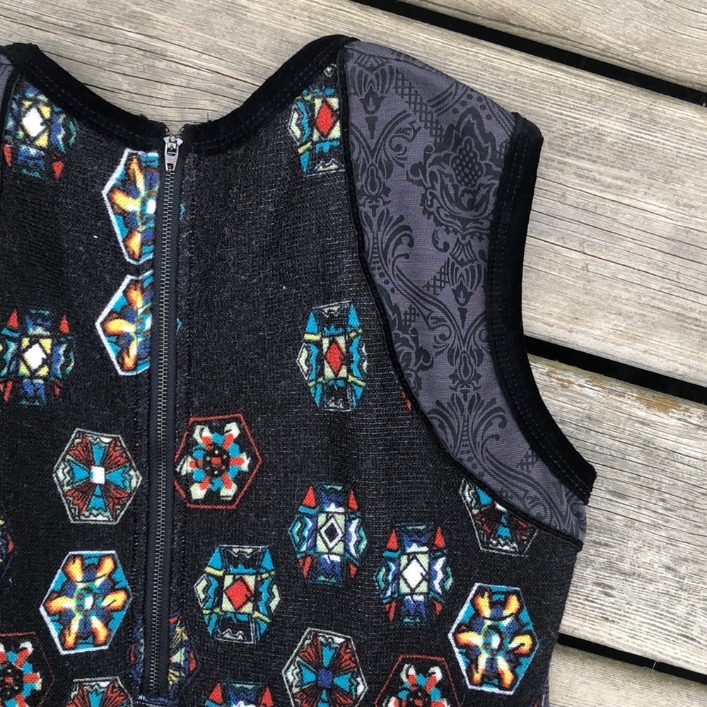 Papillon Sleeveless Dress - Picture 11 of 16